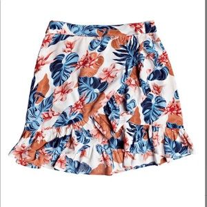 NWT Roxy White Floral Ruffle Trumpet Skirt